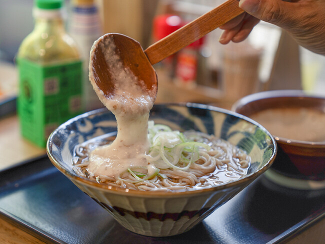 地域で愛された茶屋の想いを継ぐ、新たな食の拠点「満里古茶屋」でとろろ定食を味わう