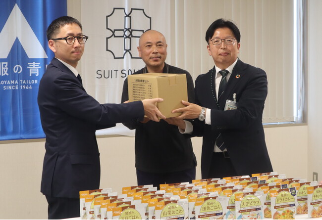 青山商事、非常用食品をファミマフードドライブに初寄贈　食品ロス削減と地域の食支援に貢献