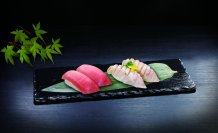 「ふり塩熟成中とろ」や「あぶりびんちょう大とろゆず塩」など、とろける味わいを楽しめる商品が勢揃い！
「極上とろ」フェア
―5月16日（金）から期間・数量限定で開催―