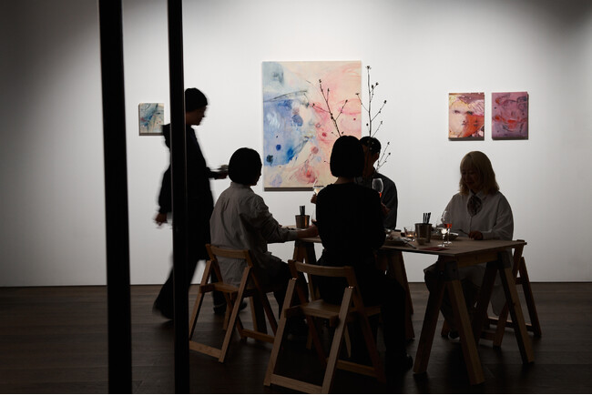 アートギャラリーの真ん中で味わう1日1組限定のディナーコース「The Atelier Table」がスタート（Gallery & Restaurant 舞台裏／麻布台ヒルズ）