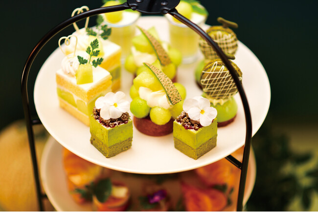 【Cafe&Bar カリン×アントレーズ】みずみずしいメロンと、深みある抹茶の「Green Afternoon Tea ～メロン×抹茶～」