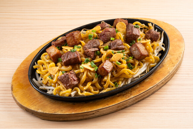 ビーフキッチンスタンド「元祖肉焼きラーメン」がジャパン・フード・セレクション最高賞グランプリ受賞！