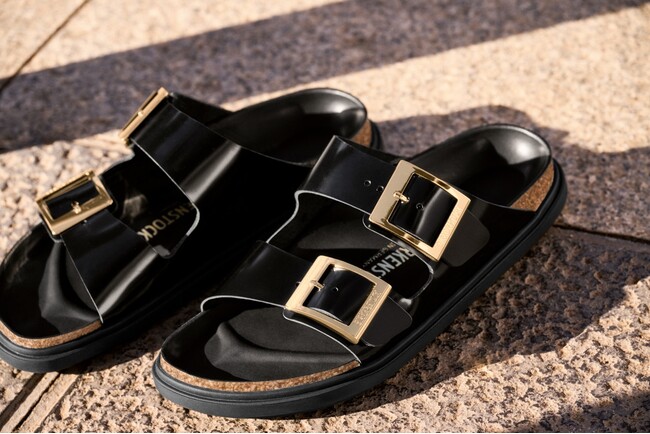 BIRKENSTOCKの春夏コレクションより、エレガントなバックルをアクセントにしたARIZONA DROPLET BUCKLEが登場