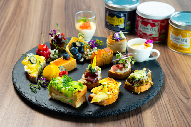 名古屋ミッドランドスクエア41Fの絶景とともに愉しむ贅沢な初夏のひととき『フロマージュ・タルティーヌ＆アーリーサマーフルーツ・ミニャルディーズ』＆『チェリーの赤い誘惑　初夏のフォレノワールパフェ』