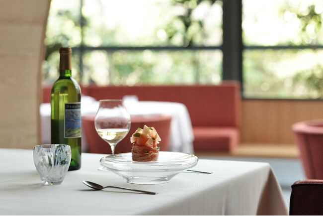 【リゾナーレ八ヶ岳】夏の太陽を一身に浴びた、山梨の夏の恵み「桃と夏野菜」を堪能する夏限定ディナーコースを提供