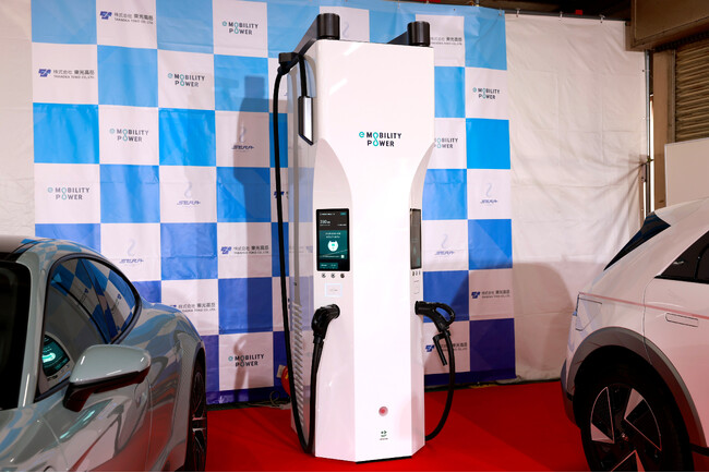 最大出力350kW/口、最大電圧1,000V 次世代超急速充電器「SERA-400」を初公開～存在感と高い操作性を追求したスタイリッシュなデザイン～