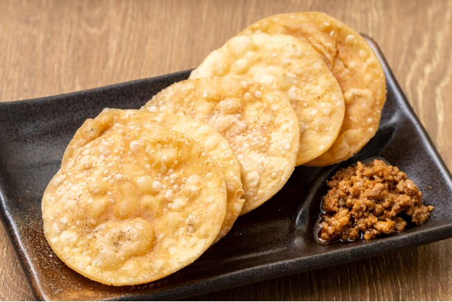 【肉汁餃子のダンダダン】「餃子の皮せんべい」を使用した『でぃっぷ１ぐらんぷり2025』開催！