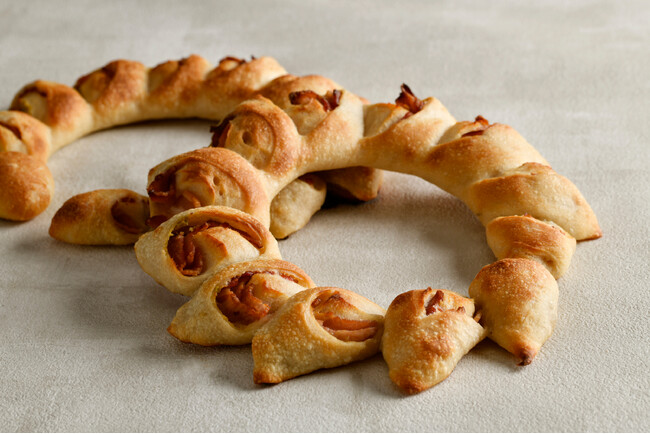 【ホテルニューグランド】香ばしいフランスパン生地に爽やかな柚子胡椒がアクセント「ベーコンと柚子胡椒のエピ」（S.Weil by HOTEL NEW GRAND）