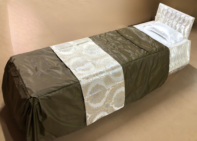 【北海道初！】故人様を最後まで自然な姿でおくりたい　ベッドで眠っているかのように展開できる棺「ラストベッド」