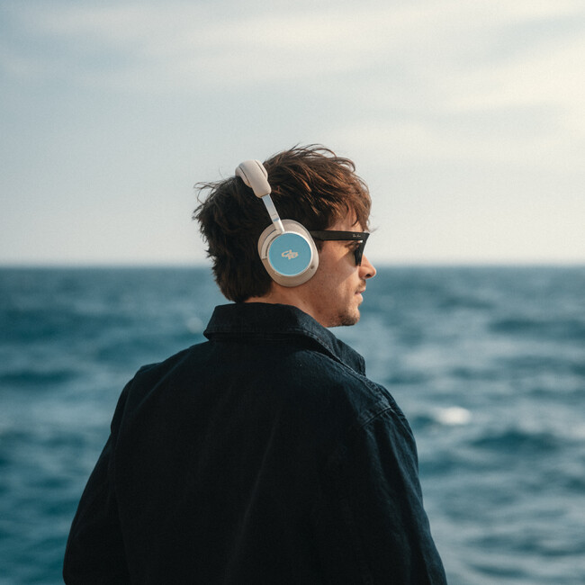 BEOPLAY H100 Charles Leclercモデル を発売