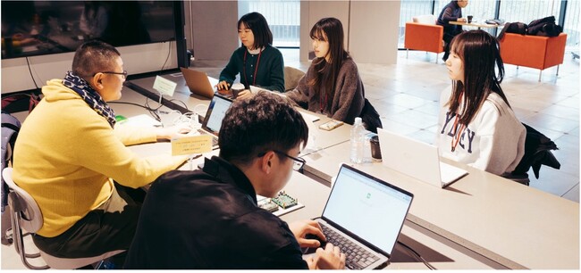 近大経営学部生が香りのプレゼント選びをサポートするアプリを開発プレゼントと一緒に「相手を想って選んだキーワード」を伝える