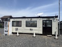 茨城の昆虫専門店「常北ファーム」が店舗前の自動販売機にて昆虫食＆カブトムシ・クワガタをモチーフにしたお菓子を販売