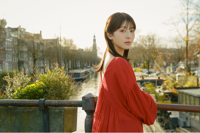 浜辺美波最新写真集『25』発売決定!!︎