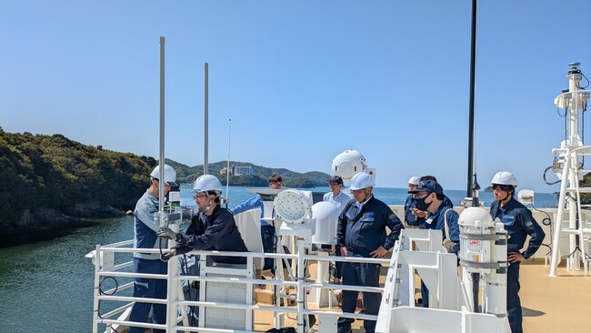 【鳥羽商船高専】KDDI株式会社と合同で船舶型基地局の設置訓練を実施