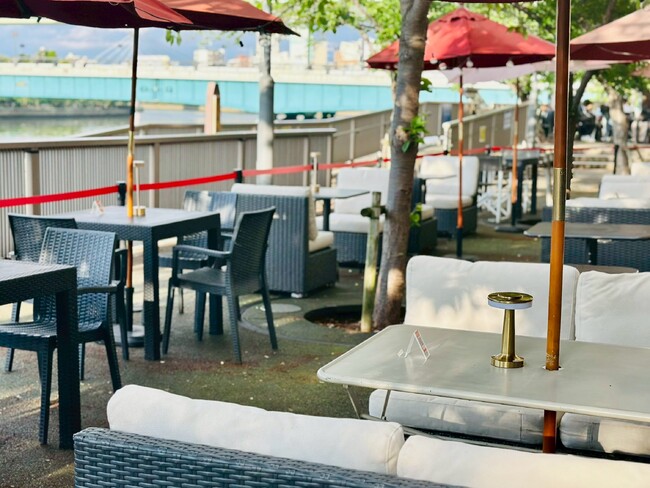 大阪天満橋大川沿い『天満橋リバーサドビアガーデン』でイタリアンBBQ。ローストビーフBBQやステーキピザ、イタリアンタパス食べ放題などが楽しめるビアガーデンを開催中！