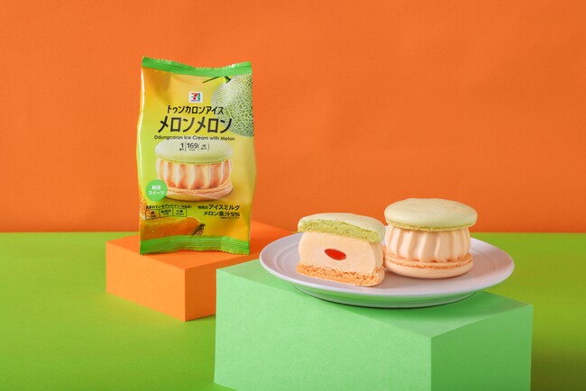 韓国発マカロンの新作アイス登場！ツートーンカラーの「セブンプレミアム トゥンカロンアイス メロンメロン」かわいいメロンづくしアイスが5月27日（火）から全国で順次発売