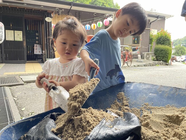 昭和レトロな温泉銭湯 玉川温泉で、梅雨・台風シーズンに備える「土嚢づくり」などの防災ワークショップを実施します