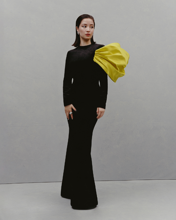 【ルイ・ヴィトン】広瀬すずが第78回カンヌ国際映画祭の「遠い山なみの光」プレミアで着用したドレスのサヴォアフェール