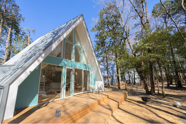 代官山 蔦屋書店 × ALOHA GLAMPING RESORT SAKAIとのコラボレーションで生まれる“新しいグランピングスタイル”。～本と過ごす、特別なグランピング体験～