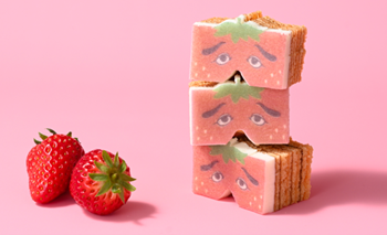 博多みやげの新定番！“あまおう苺×にわか面”の型ぬきバウムが博多町家ふるさと館『hakatakara』限定で発売中