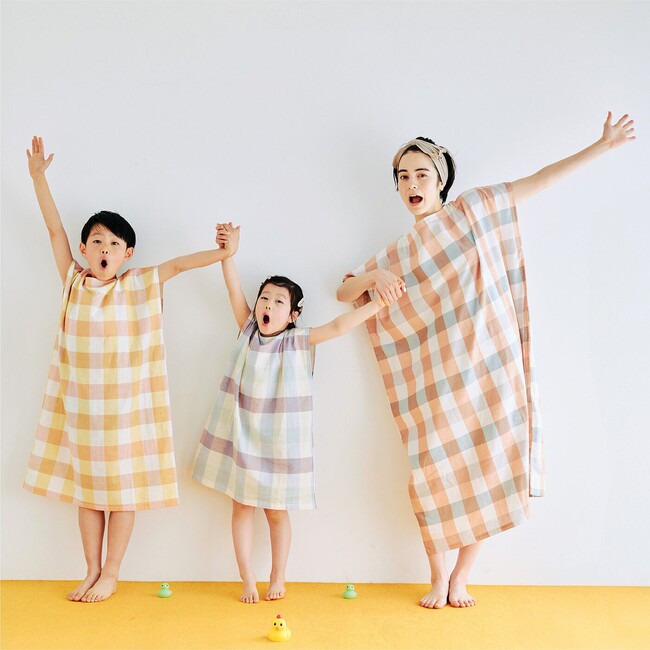 シリーズ累計17万枚突破！ 大人気「着るバスタオル(R)」の新作がフェリシモ「flufeel」から登場！今年の夏は親子で楽しめるキッズサイズも仲間入り
