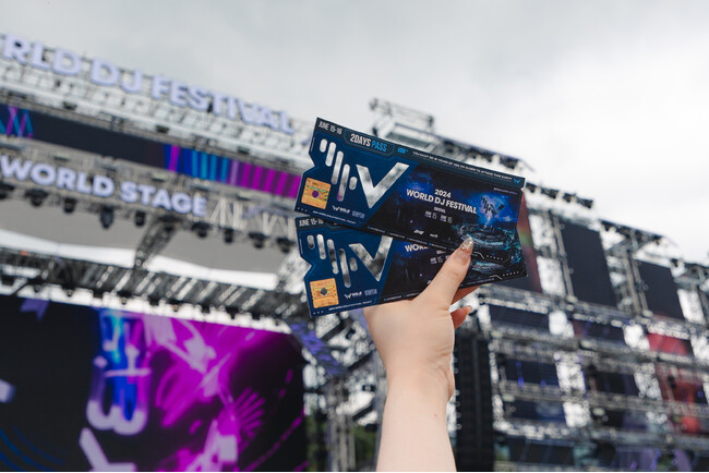 美容外科クリニック「eクリニック」がアジア最大級のEDMフェス「World DJ Festival Japan2025」のオフィシャルスポンサーに就任