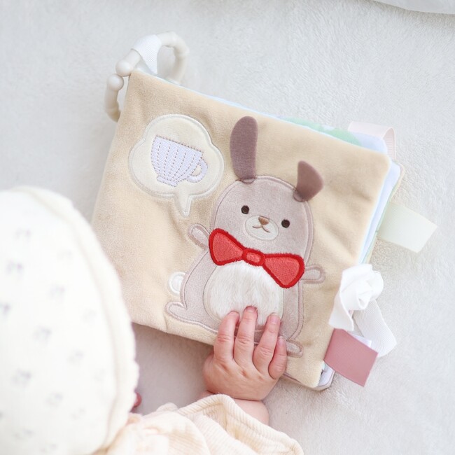 出産祝いに選ばれる“ふんわりえほん”に、待望の新作2種が登場！amanoppoから『うさぎたちのお茶会』『こぐまくんの焼きたてパン』が新発売
