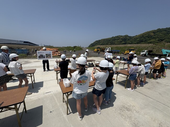 地域の未来を担う子どもたちへー清水港新興津埋立地で小学生向け建設現場体験学習を実施