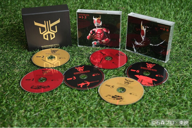 『仮面ライダークウガ』放送開始25周年を記念した豪華CD-BOXの内容更新！！主題歌、挿入歌、劇中BGM、未商品化音源を含む全203曲を6枚組に収録！！