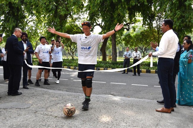 ドリブルでインド国内2000km完走！FC Nono代表が最終目的地の在インド日本国大使館に到着！