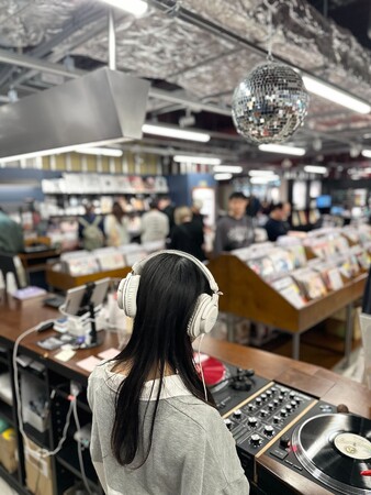 Face Records 福岡新店オープンと「昭和100年」イベントが盛況、昭和レコードの再熱と“2025年問題”を考える
