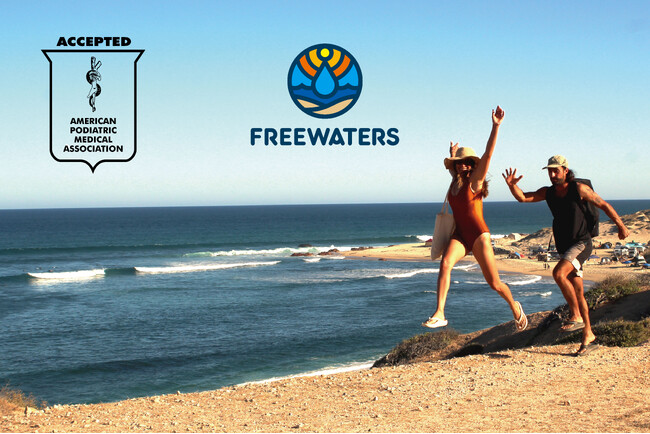 カリフォルニア発のサステナブルフットウェアブランド『FREEWATERS』が、APMA（全米足病医学協会）から公式認証を取得！身体にも環境にも優しいフットウェアを提供します。