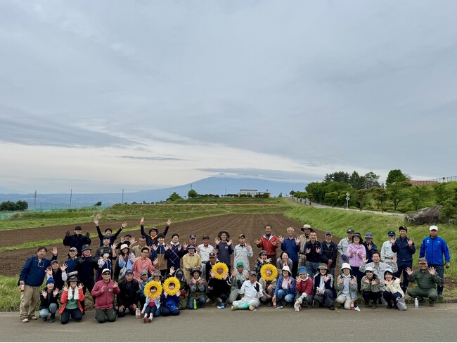 地域とサポーターで育む４０万本のひまわり畑