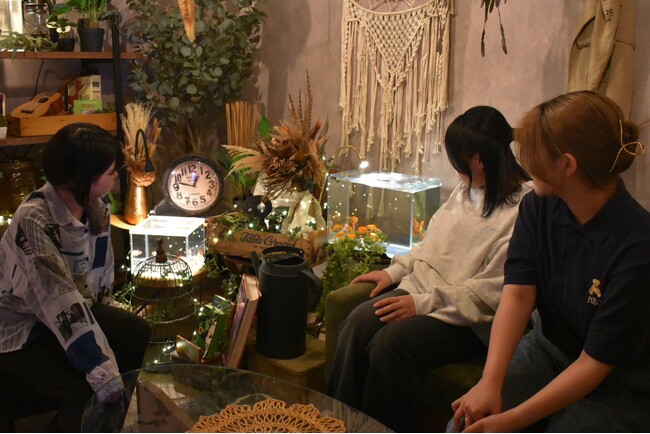 リビングに金魚を迎える暮らしを提案、GEXとの共同展示を奈良金魚ミュージアムで開催。高級な金魚が揃った金魚すくい・提灯装飾も楽しめ、参加型ブースも同時展開。