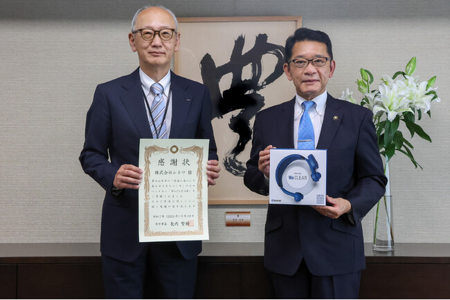 株式会社ムトウに感謝状を贈呈 骨伝導集音器を受贈
