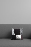 キモノ袖をクッションカバーとして使用した例