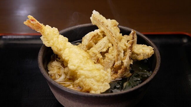 【ＢＳ日テレ】「ドランク塚地のふらっと立ち食いそば」千葉・流山市で見つけた親子ほど離れた名コンビが作る愛情たっぷりの一杯　ドランク塚地「オレが何人入るんだ？!」 番組史上一番広い店！