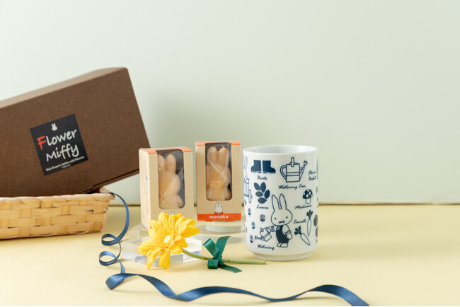 「フラワーミッフィー」にて、父の日の贈り物にぴったりの配送ギフトのご予約を受付中！容量たっぷりの湯呑とミッフィーの形のもなかを組み合わせた「大湯呑 おとうさんの日セット」が登場