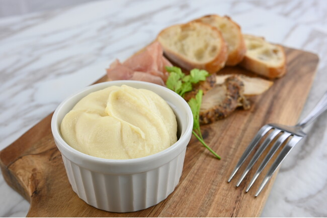 発酵×発行　新商品「酒粕クリームチーズ」の発売を発表します。新しい和の発酵クリームチーズをお楽しみください。