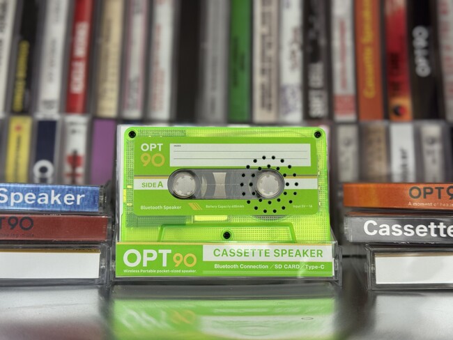 レトロな魅力、再び。カセットテープのデザインを再現したBluetoothスピーカーに新色ネオグリーンが登場！