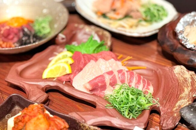 コスパ抜群の「馬肉食べ飲み放題コース」が飛び込みOKにリニューアル！【大衆馬肉酒場 馬王 十三店】