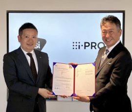 授与式にて 写真左からBSIジャパン 代表取締役社長 漆原 将樹、i-PRO 代表取締役社長 兼 CEO 中尾 真人様 授与式にて 写真左からBSIジャパン 代表取締役社長 漆原 将樹、i-PRO 代表取締役社長 兼 CEO 中尾 真人様
