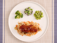 大阪名物“キャベツ焼き”をナッシュ風にアレンジした「ソースこってり豪快イカメンチ」が6月2日（月）に新登場