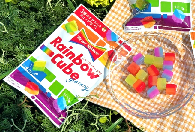 カラフルな色合いが美しい！レインボーカラーをグミで表現した「レインボーキューブグミ」を6月3日（火）より数量限定で新発売いたします。