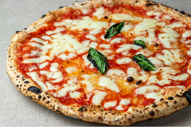 【イタリア・ナポリで155年続く行列の絶えないピッツェリアが北海道初上陸】「アンティーカ ピッツェリア ダ ミケーレ 北海道」Fビレッジ内「SUNNY TERRACE」に6/25（水）11時オープン