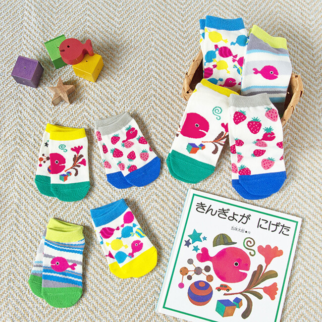 【新発売】絵本ナビのオリジナルグッズに、絵本『きんぎょがにげた』の靴下2足セットが新登場!