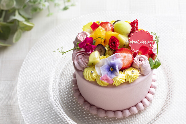 【北海道・北湯沢温泉／緑の風リゾートきたゆざわ】オープン10周年を記念して、「パティシエ特製ケーキ」や「和洋中から選べる特別料理」などが味わえる。3つの特別プランを販売開始いたしました。