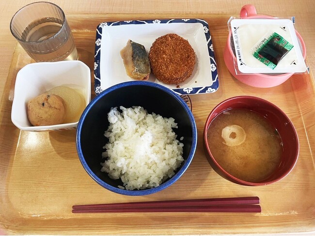 ◆学生にもコメ高騰の実感が高まる中、値段据え置きで奮闘◆ 関西大学の100円朝食、利用者急増中