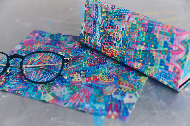 異彩で、色彩で、世界と未来を照らす逸品。アーティスト・カミジョウミカ氏の作品を起用した「HERALBONY｜JINS ケース・セリート」6/12（木）発売