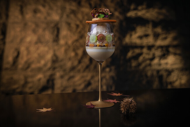 【星のや軽井沢】オリジナルの日本酒と栗やシャインマスカットなど秋の味覚が織りなす「信州吟醸パフェ」提供